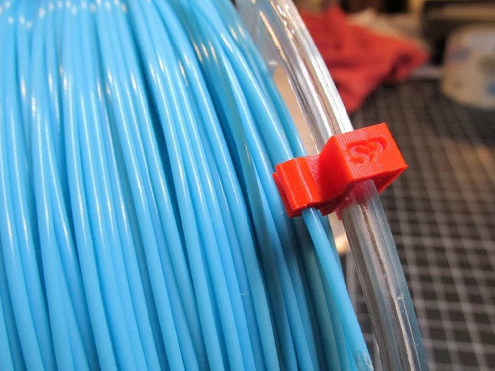 [تصویر:  one-of-the-many-filament-clips-that-are-...wnload.jpg]