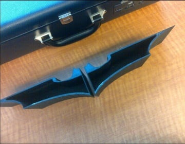Obraz 3D logo i symboli Batmana: półka nietoperza