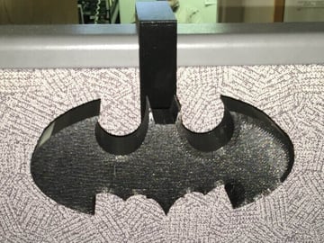 Obraz 3D logo i symboli Batmana: wieszak na płaszcz