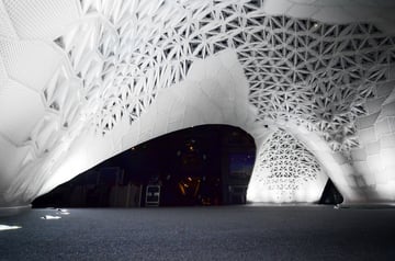 Druk 3D na dużą skalę obejmuje niesamowite rzeźby, takie jak największy na świecie wydrukowany w 3D pawilon zewnętrzny w Pekinie.