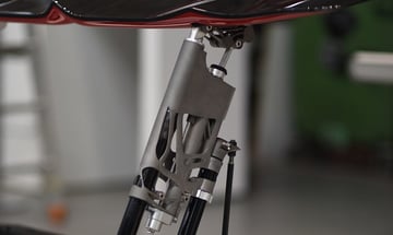 Aktywny wspornik spoilera wydrukowany w 3D dla Bugatti Chiron.