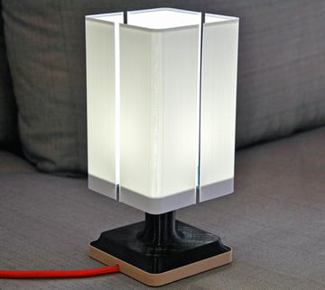 Ta stylowa lampa jest łatwa w montażu