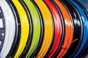 Dodatki w filamentach drukowanych w 3D, takie jak barwniki, powodują rosnące obawy dotyczące toksyczności
