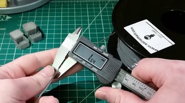 To włókno ma średnicę nieco mniejszą niż 1,75 mm