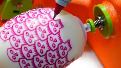 Featured image of [Project] Automate Easter Egg Decorating with the Sphere-O-Bot