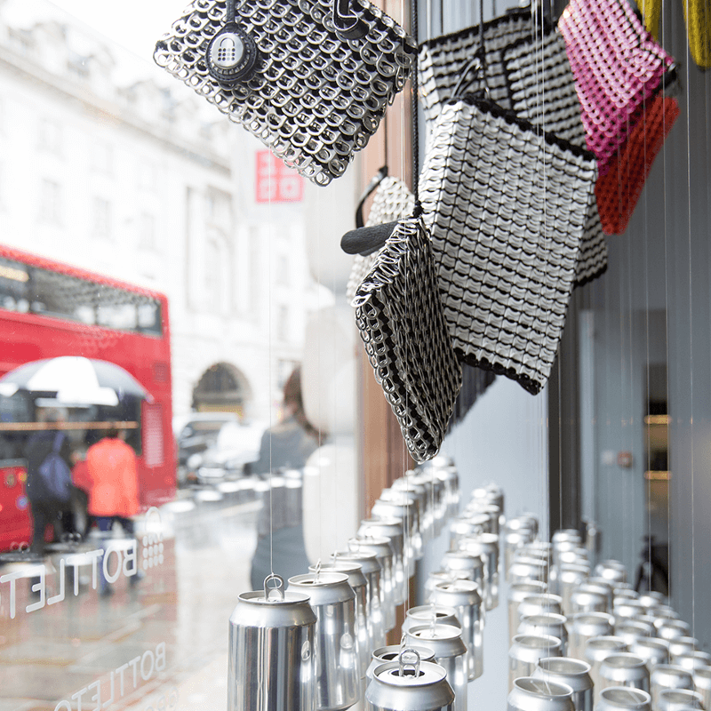 London S Bottletop Store Recycles 60 000 Bottles For 3d Printed