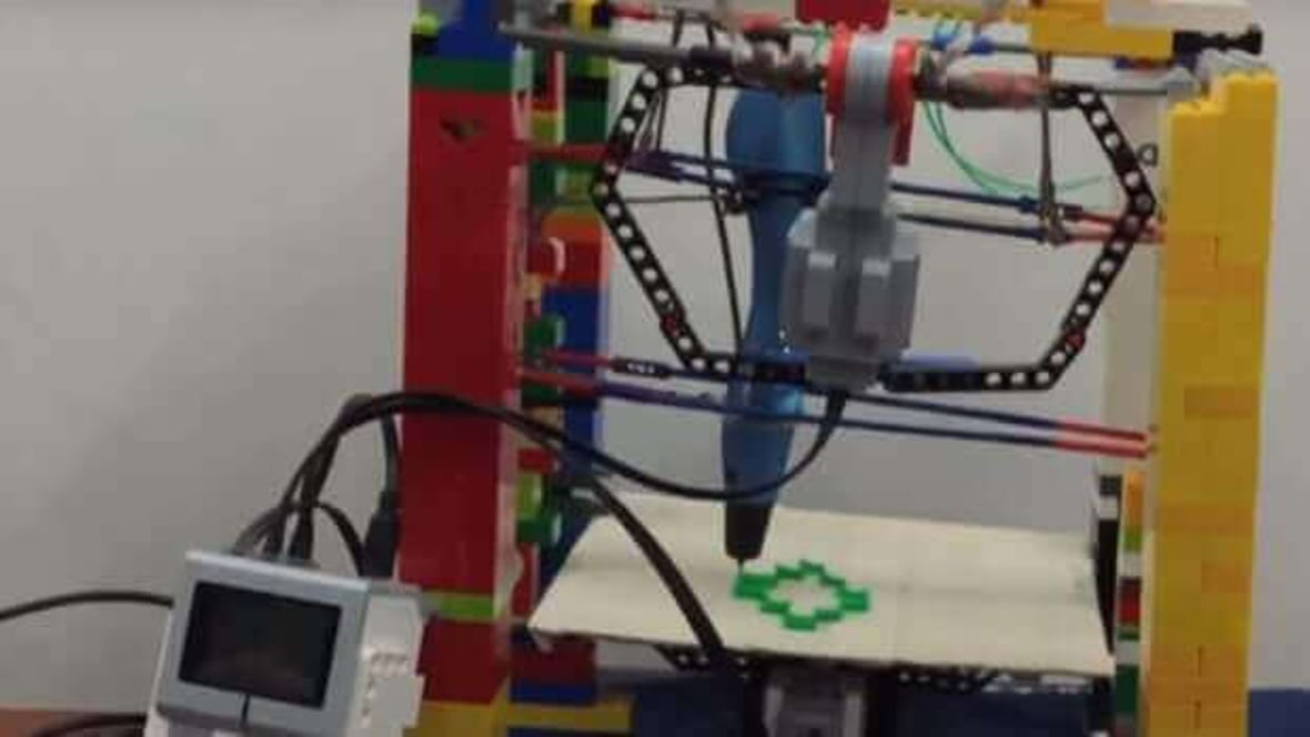 Featured image of 12-Year-Old Builds Working Lego 3D Printer