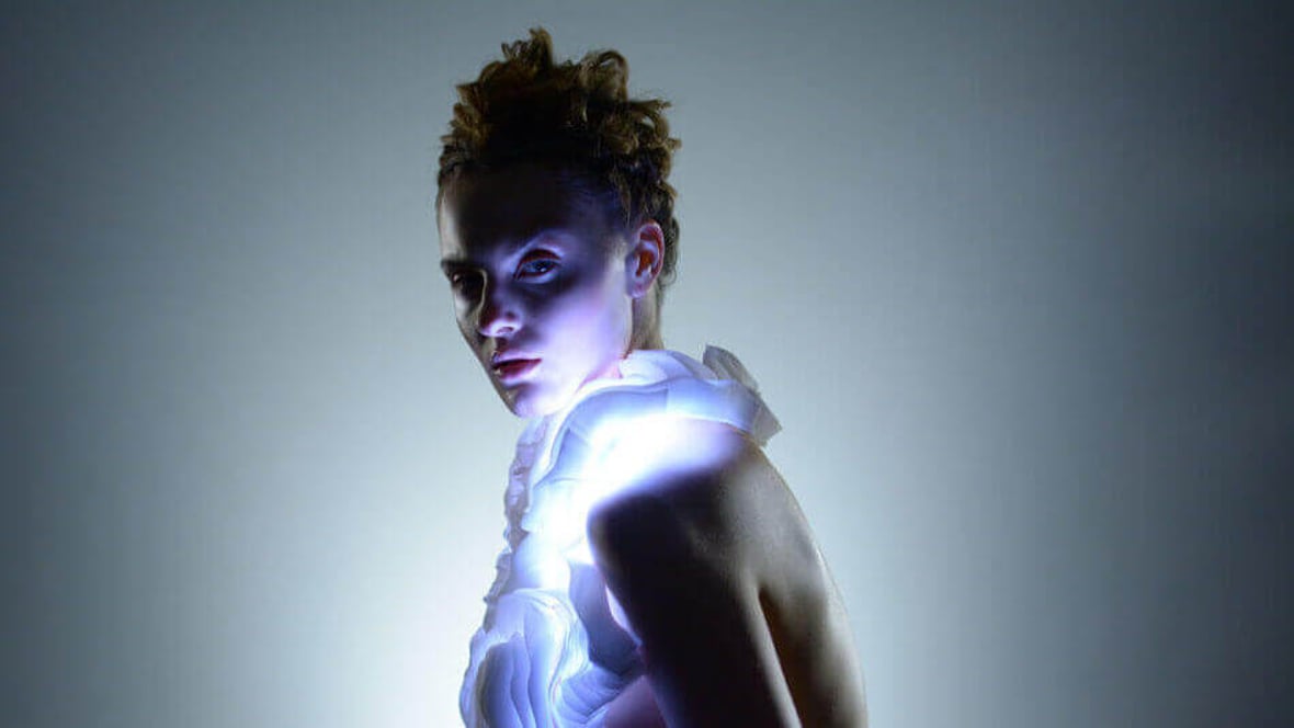 Featured image of Behnaz Farahi’s Bodyscape Creates “Illuminated Choreography” Through Motion