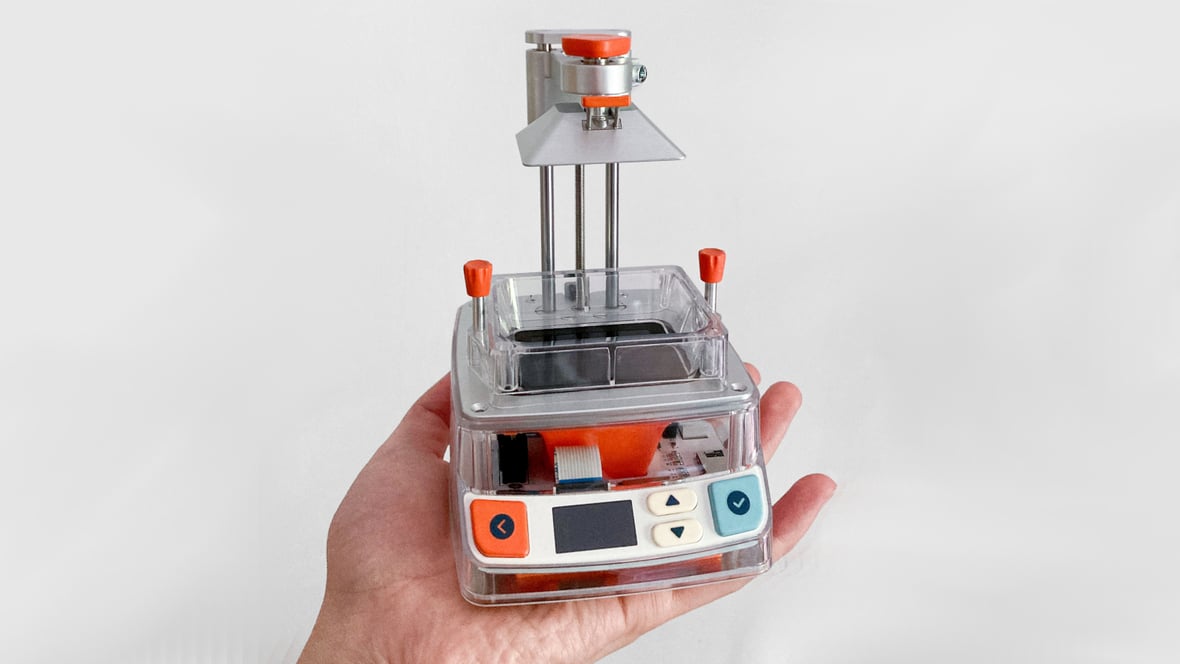 Featured image of A Palm-sized 3D Printer That Can Run on a Powerbank