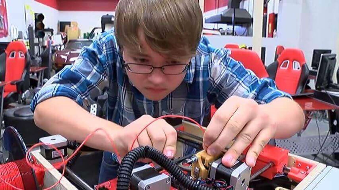 Featured image of 14 Year Old Seth Folsom Building 3D Printers in Class