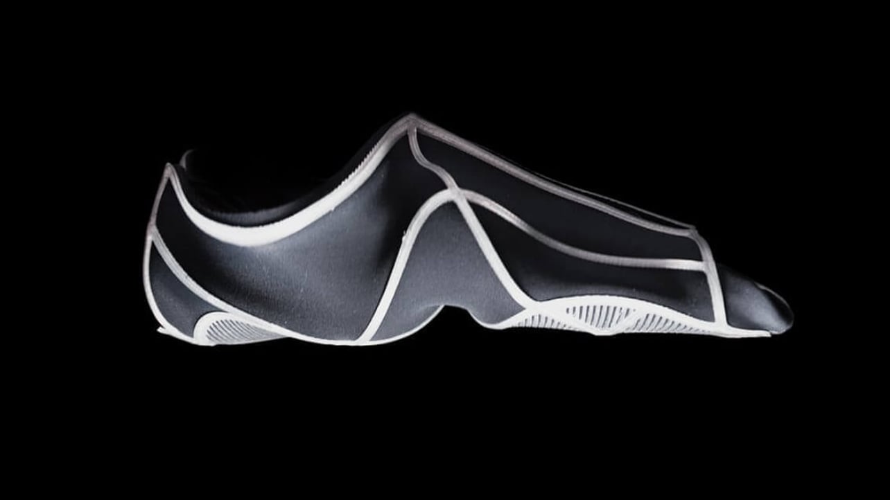 Featured image of MIT Self Assembly Lab creates Shape-shifting Minimal Shoe