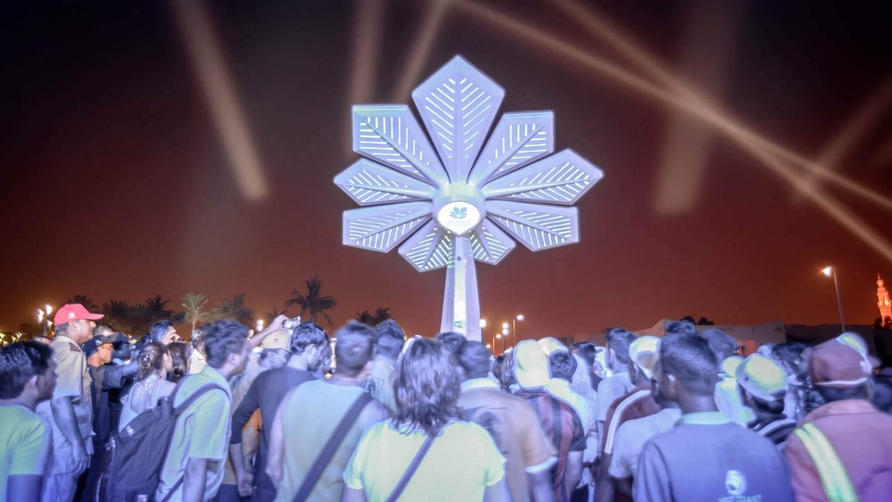 Featured image of Smart Palm: 3D Printed Palm Trees that Collect Solar Power