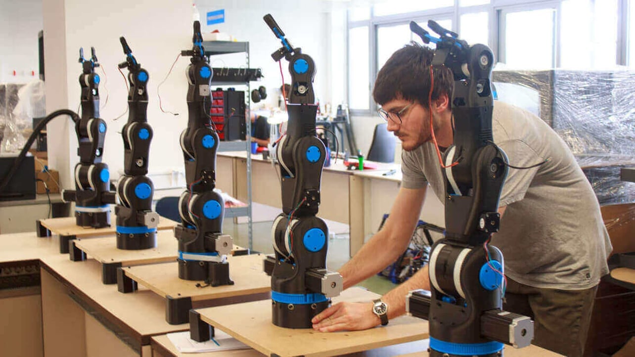 Featured image of BCN3D Moveo: Fully Open-Source 3D Printed Robot Arm