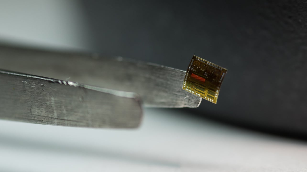 Featured image of New Flexible Silicon-on-Polymer Super Memory Chip Created with 3D Printing