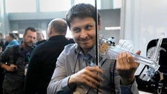 Featured image of Sleek 3D Printed Electric Violin Steals the Spotlight at NAMM Musical Instrument Show
