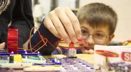 Featured image of 6 Ways 3D Printing Improves Education at All Levels
