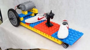 Featured image of Maker Creates Gigantic 3D Printed “LEGO” Electric Skateboard