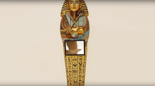 Featured image of Ubisoft Creates 3D Printed Replica of Tutankhamun’s Sarcophagus for “Assassin’s Creed: Origins”