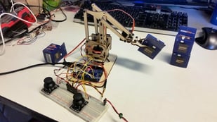 Featured image of Arduino Robot Arm – 5 Best Robot Arms For Your Arduino