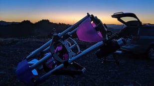 Featured image of Analog Sky Drifter is a Customizable 3D Printed Binocular Telescope