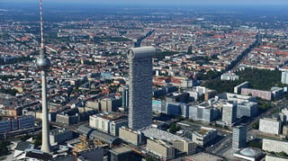 Featured image of Berlin Wall is Stacked into a Single Frame