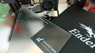 Featured image of Ender 3 (Pro) Glass Bed Adhesion: 10 Tips & Tricks