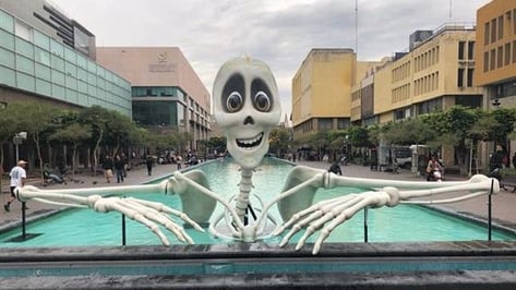 Imagen principal de Esqueleto gigante impreso en 3D para el Festival de las Luces en México