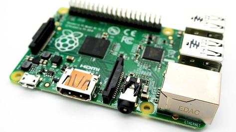 Featured image of How to Back Up a Raspberry Pi SD Card: 4 Easy Steps