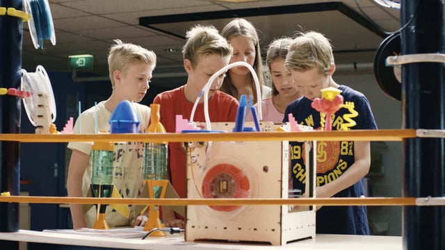 Featured image of School Teaches Science & Tech with 3D Printed Bottle Rockets