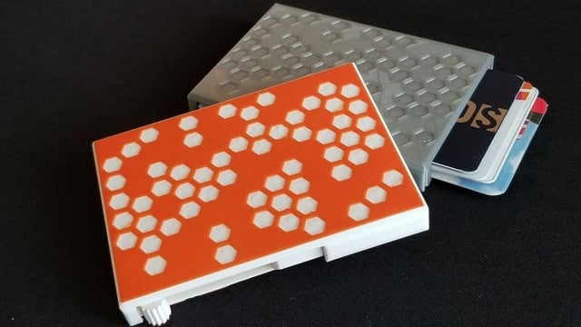 Featured image of [Project] 3D Print Your Own Honeycomb-Designed Card Wallet