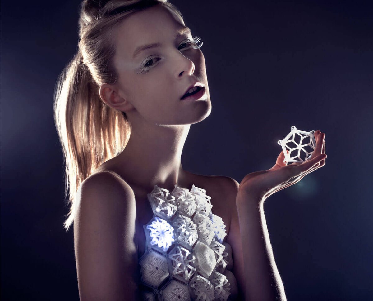 Designer Anouk WIpprecht created both the Smoke Dress in the feature image and this amazing modular gown (image: Anouk Wipprecht)