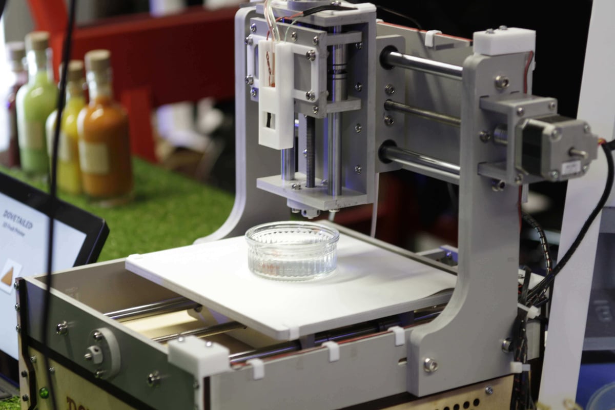 The 3D printer developed by Dovetailed, exhibited at the 3D Print Show in London, is the first to combine molecular gastronomy and digital fabrication techniques