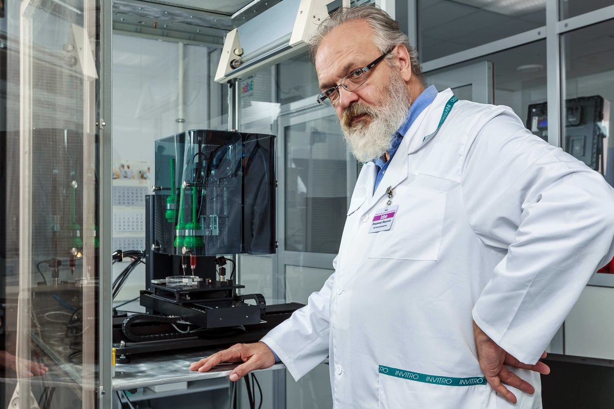 Professor Vladimir Mironov in front of the 3d bioprinter he constructed