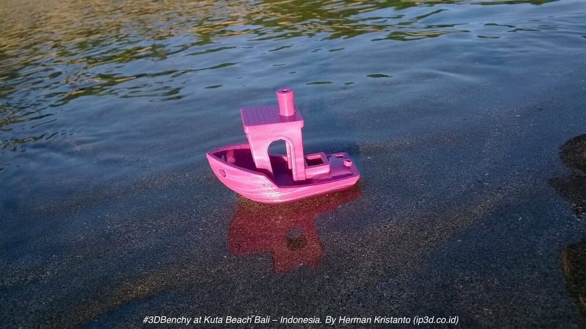 3DBenchy enjoying a vacation at the Kuta Beach Bali in Indonesia.