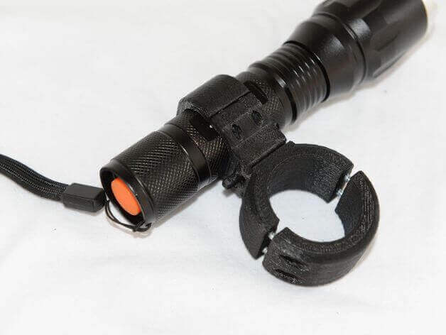 It´s a flashlight to bicycle adapter. (image: Thingiverse)