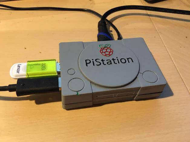 Photo de Boîtier RetroPie: PiStation (boîtier Raspberry Pi pour PlayStation)