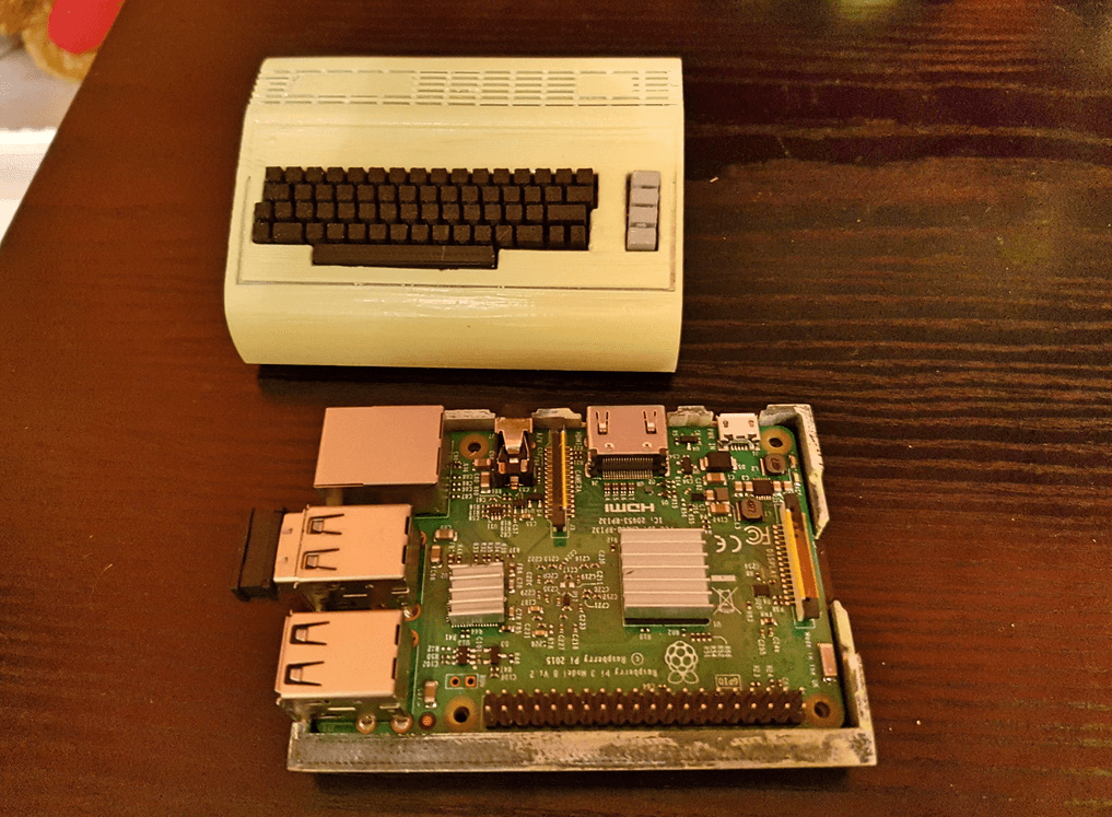 Photo de Boîtier RetroPie: Mini Commodore C64 (boîtier Raspberry Pi 3)