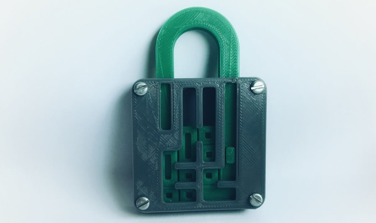 Some makers have mentioned that using screws to assemble this lock can ruin the print