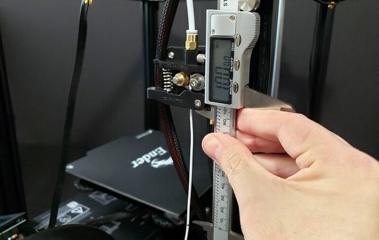 Measuring filament to check E-step calibration.