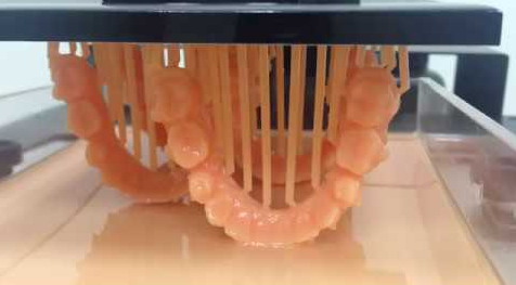 This SLA 3D printer can be used to print high-resolution prints for dental applications.