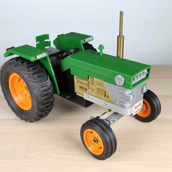 A nice and detailed tractor in color.