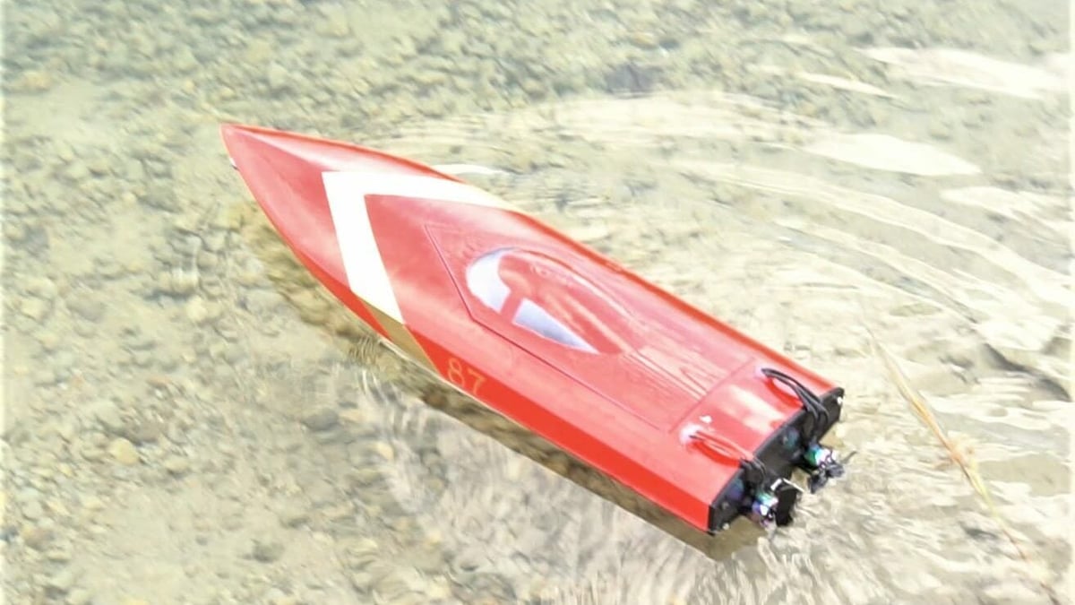 The simple speedboat with differential steering