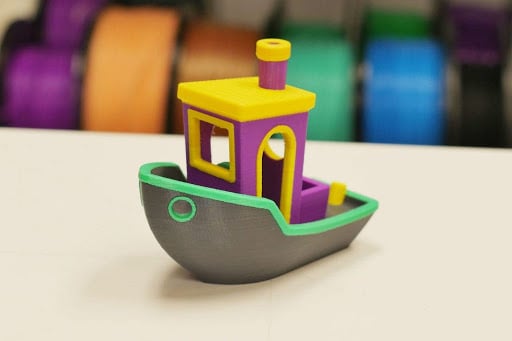 A lovely, multicolor Benchy ready for sailing