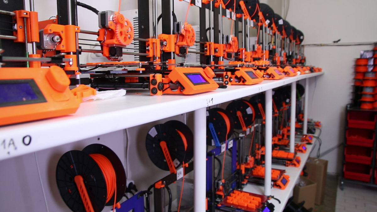 A quick look at Prusa Research's 3D print farm
