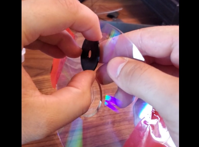 Removing a 3D printed part from a foil-less CD