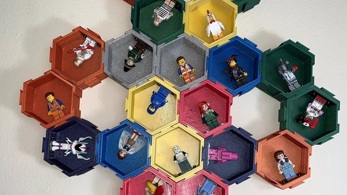 The hexagonal display is perfect for showing off your minifigure collection