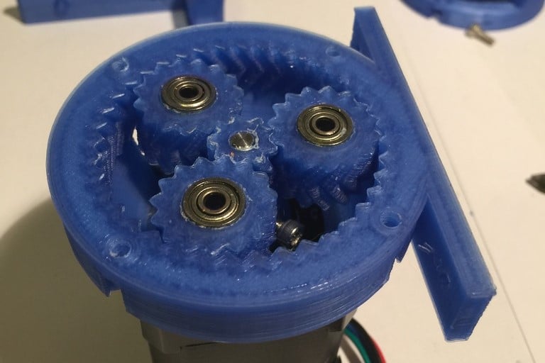 This compact bowden extruder is perfect for increasing torque for filament feeding