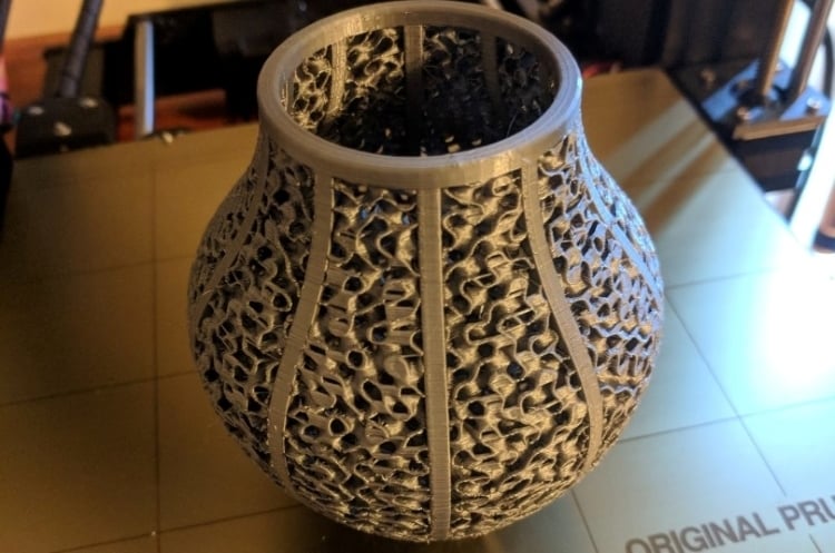 A vase with gyroid infill and no shells