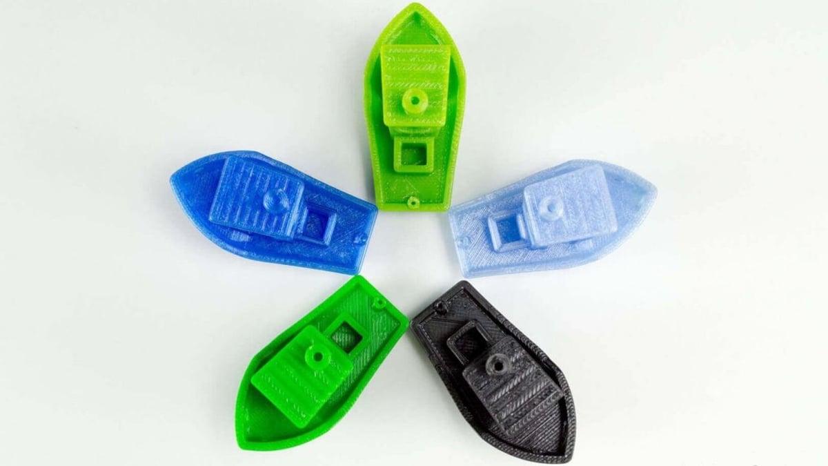 A few 3D Benchy models printed in PETG