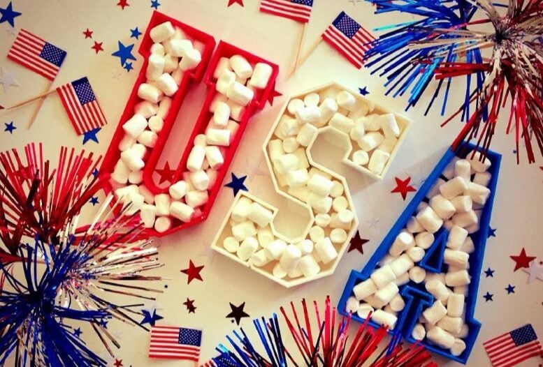 Organize your food in a 3D printed 4th of July themed platter plates